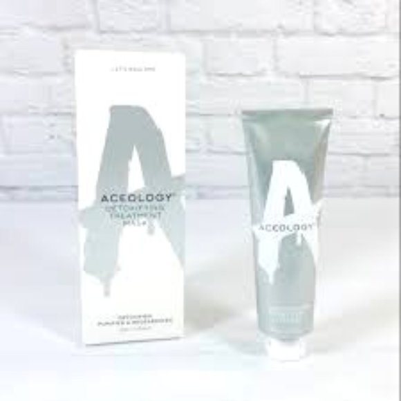 ✨Closet clear out✨ DETOXIFYING  FACE TREATMENT MASK - Picture 1 of 1